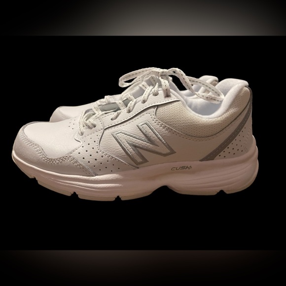 New Balance Shoes - NWOT New Balance Size 5 Womens or 3.5 Mens